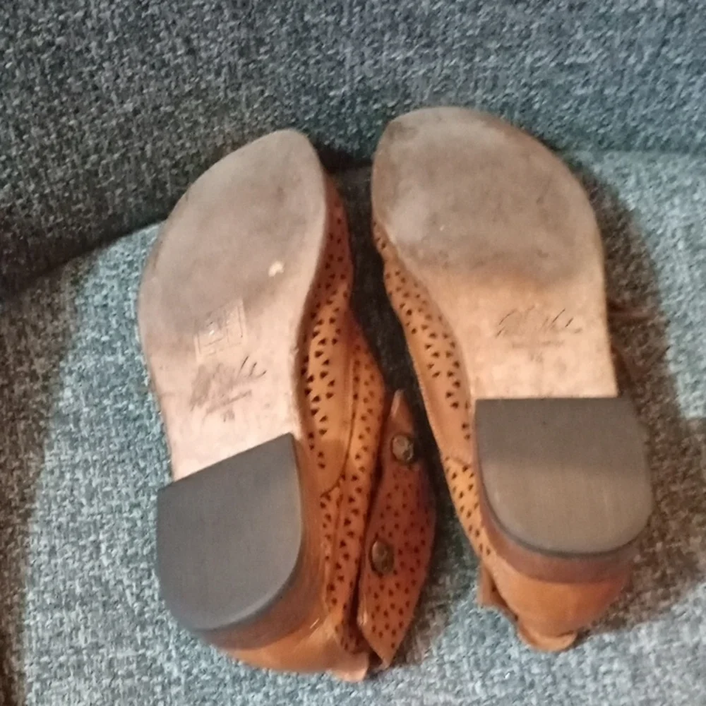 Patricia Nash Tan Loafers with Woven Leather Design - Picture 4 of 4